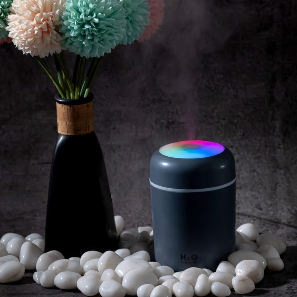 Portable Night Light Quiet Auto Shut Off 2 Mist Modes Colorful Cool 300mL Car Mist Mini Humidifier, Aroma Essential USB Personal Desktop Cool Humidifier for Car, Office Room, Bedroom, Study Room, lounge room, yoga, spa, etc.